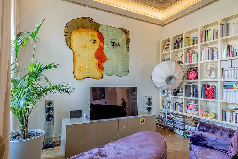 Salotto dell'appartamento Barbabietola, location in stile liberty a Milano