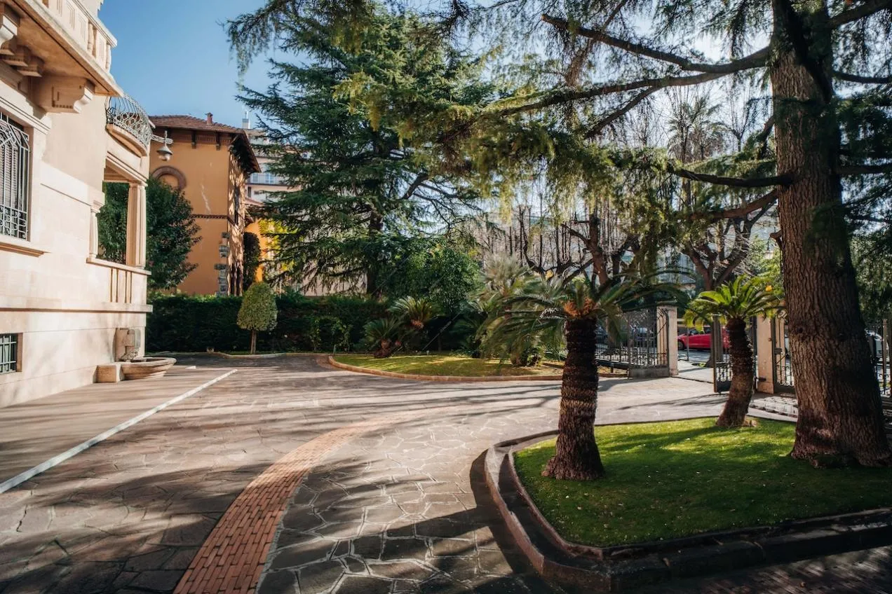 Esterni della villa Adamite, location in stile classico a Savona