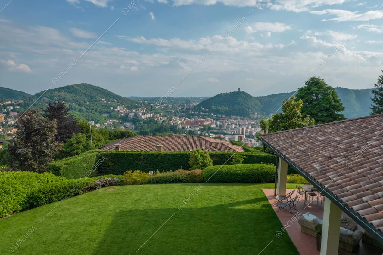 Vista panoramica dal giardino della Location Cocola