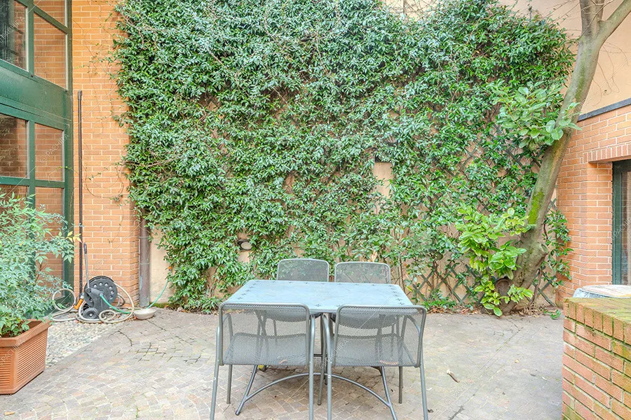 Cortile del loft Kiku, location in stile moderno a Milano