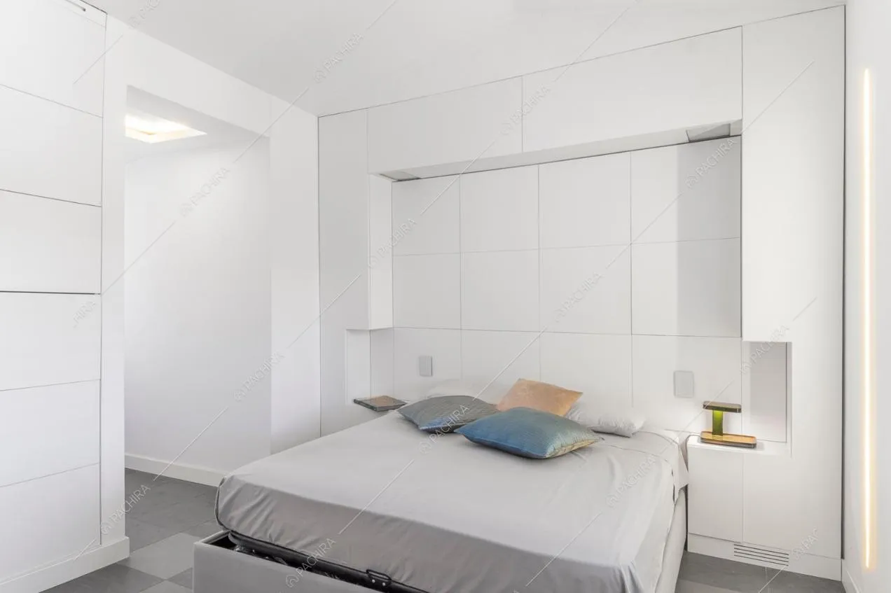 Camera da letto matrimoniale total white