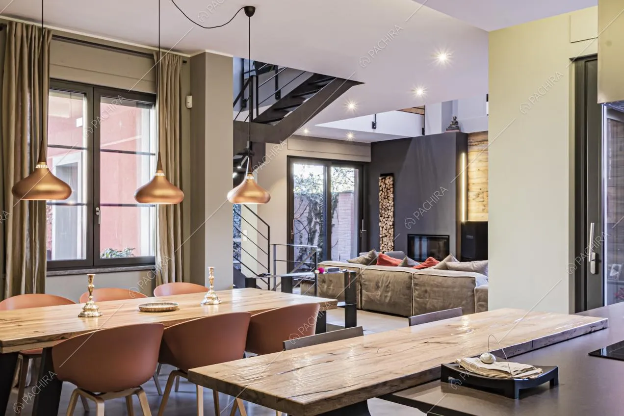 Open space con cucina, tavolo da pranzo e soggiorno