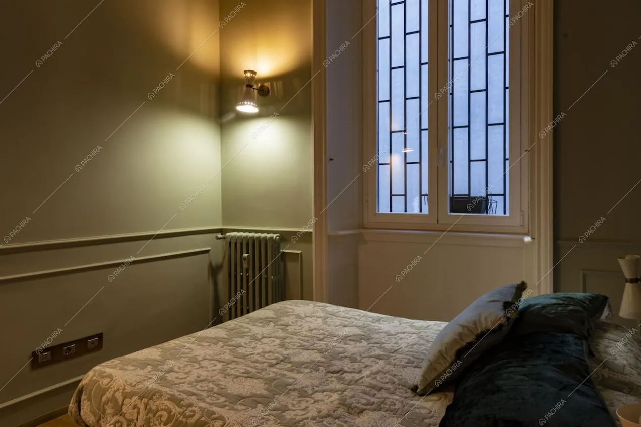 La camera da letto con boiserie