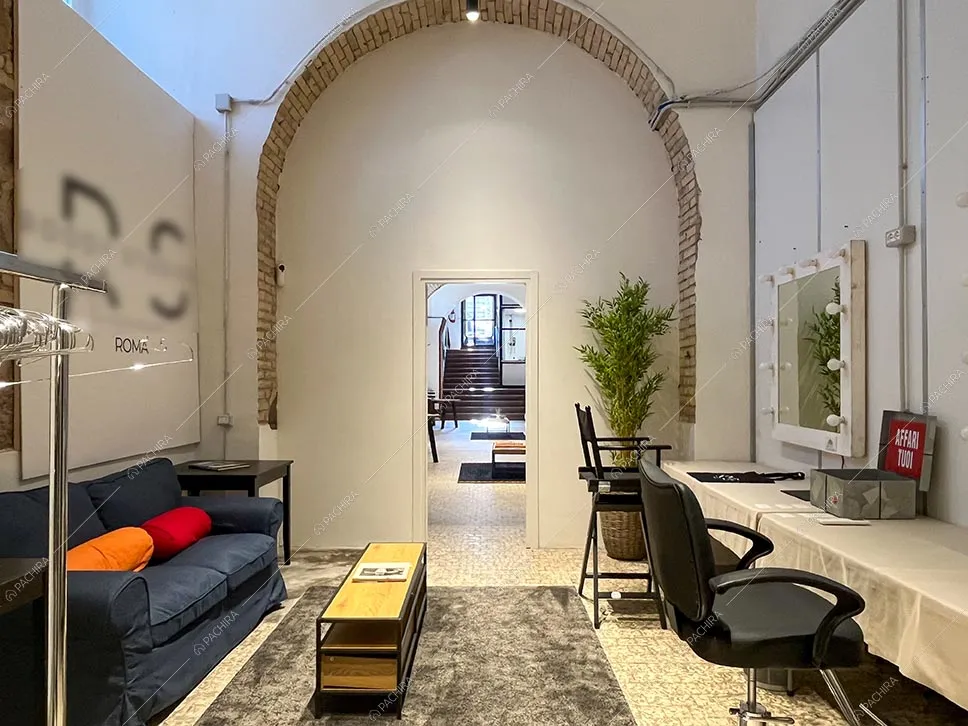 Camerino del teatro di posa Erebus, location in stile contemporaneo a Roma