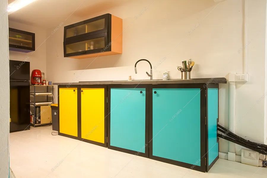 Cucina dello spazio espositivo Paranà, location in stile minimal a Roma