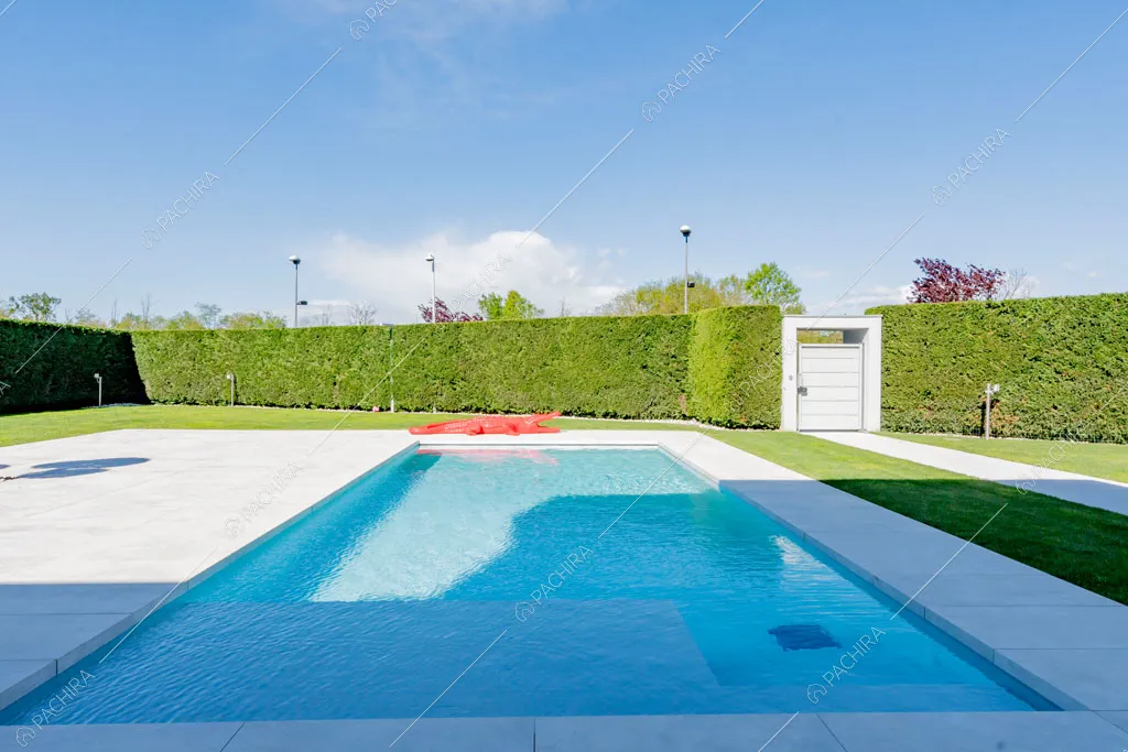 Piscina della villa Columbia, location in stile moderno a Como