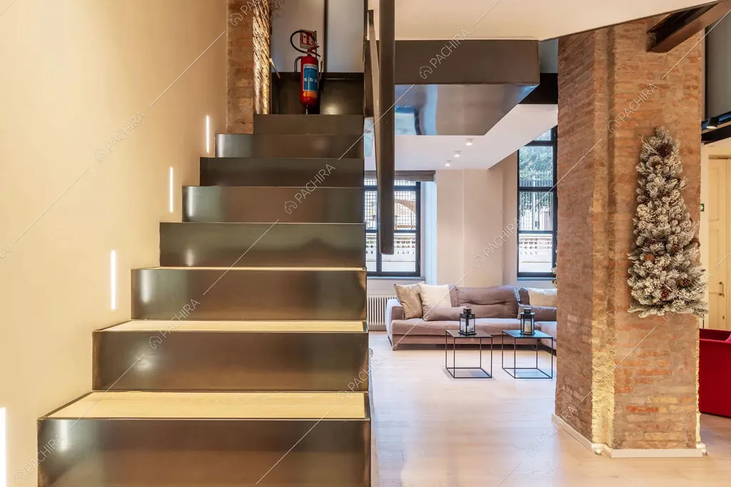 Scale del loft Sabbia, location in stile moderno a Roma