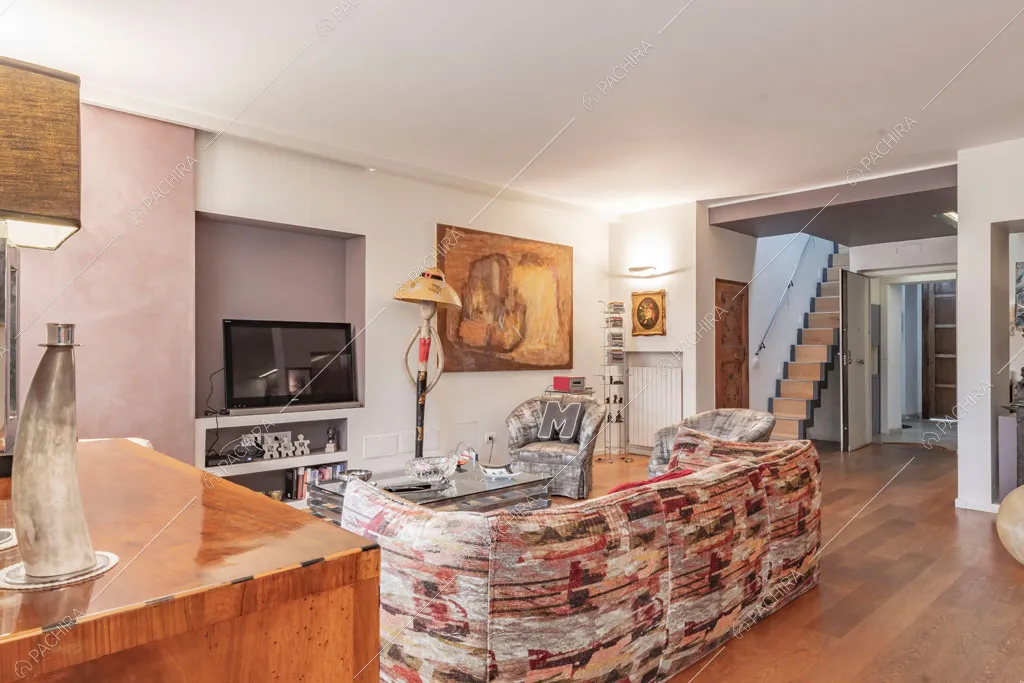 Pavimento in parquet nella zona living dell'appartamento Catalpa, location in stile moderno a Roma