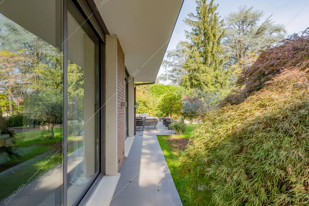 Esterni della villa Darling, location in stile contemporaneo a Monza