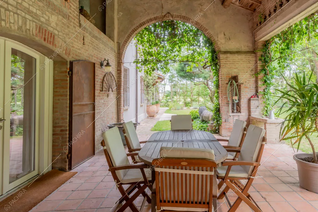 Veranda della villa Missouri, location in stile rustico a Mantova