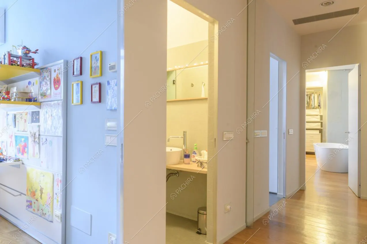 Ingresso bagno comune e camera da letto
