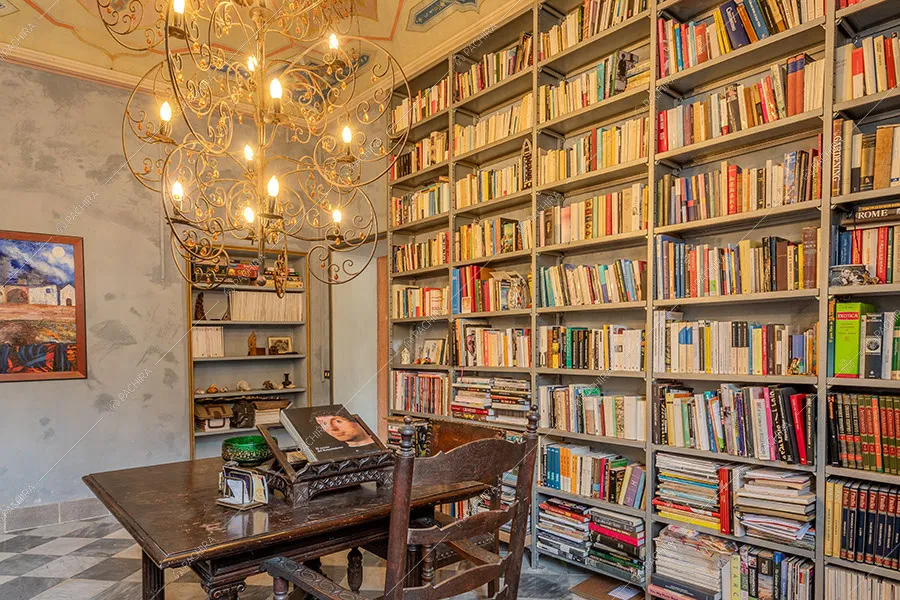 Biblioteca della dimora storica Westerlies, location in stile contemporaneo a Pavia