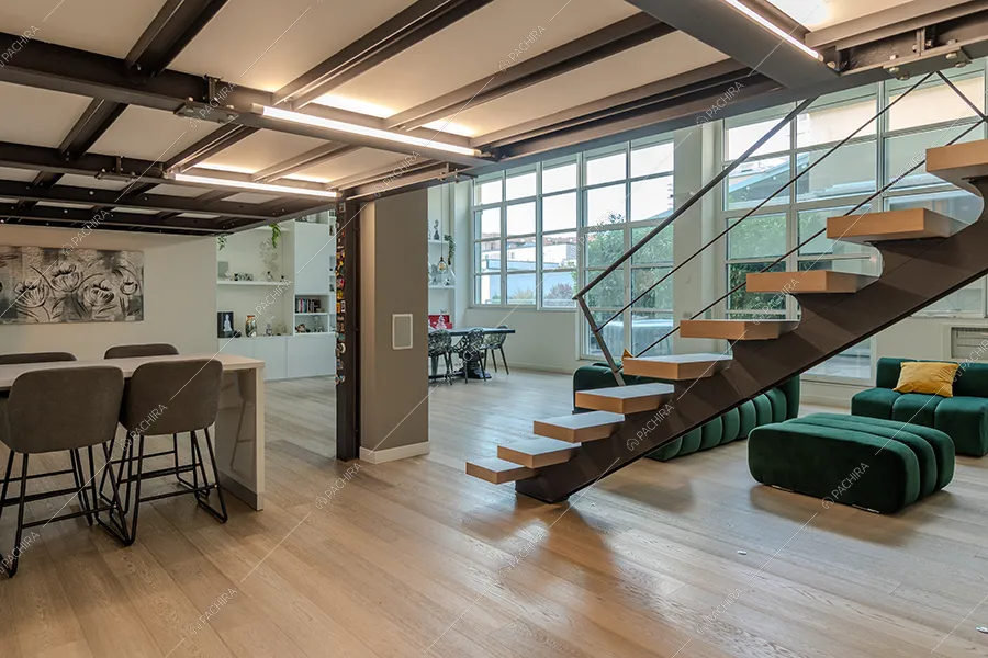 Zona living del loft Vanadio, location in stile moderno a Milano