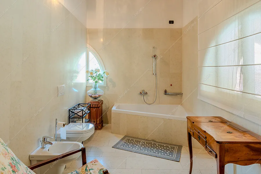 Bagno della villa Quito, location in stile classico a Lecco