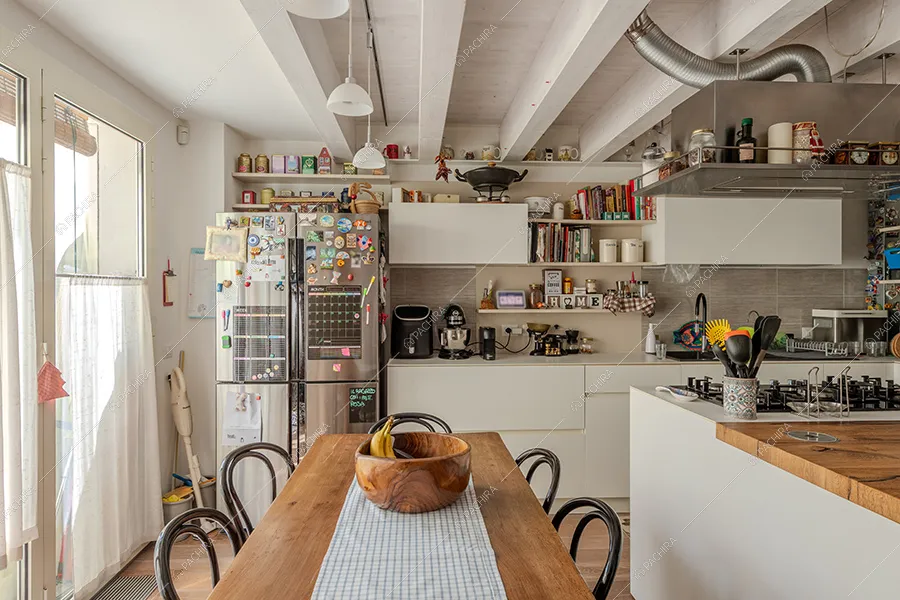 Cucina della villa Malachite, location in stile moderno a Milano