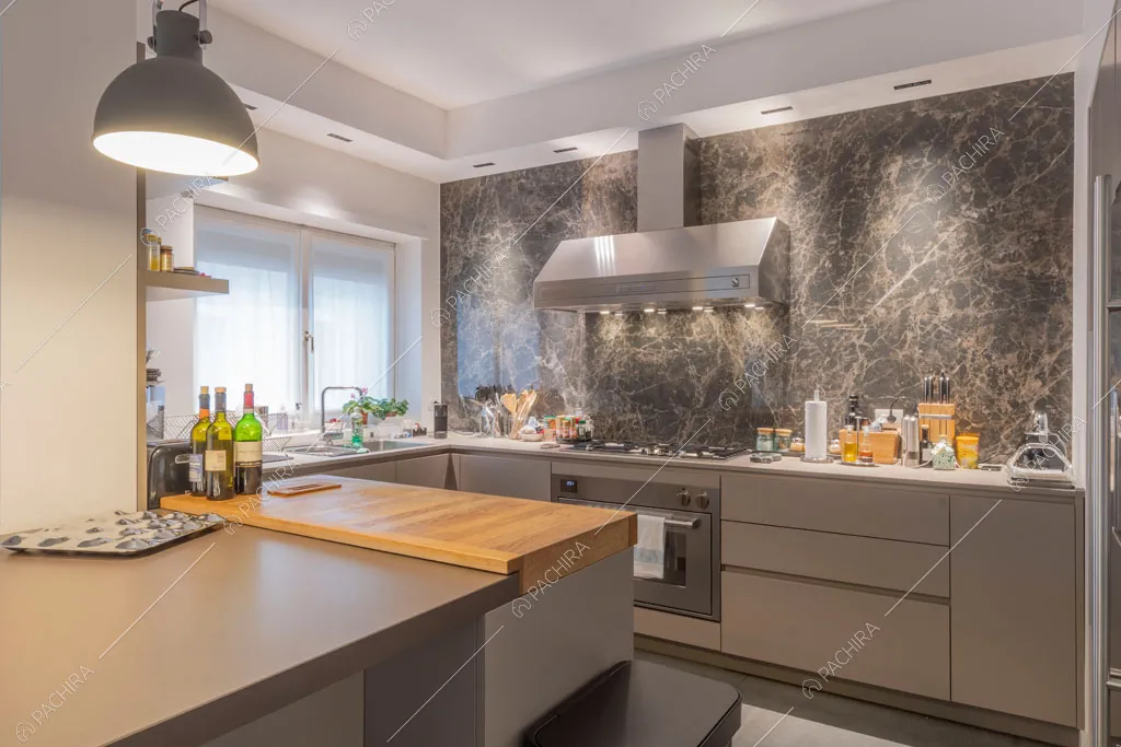 Cucina dell'appartamento Mizuna, location in stile contemporaneo a Roma