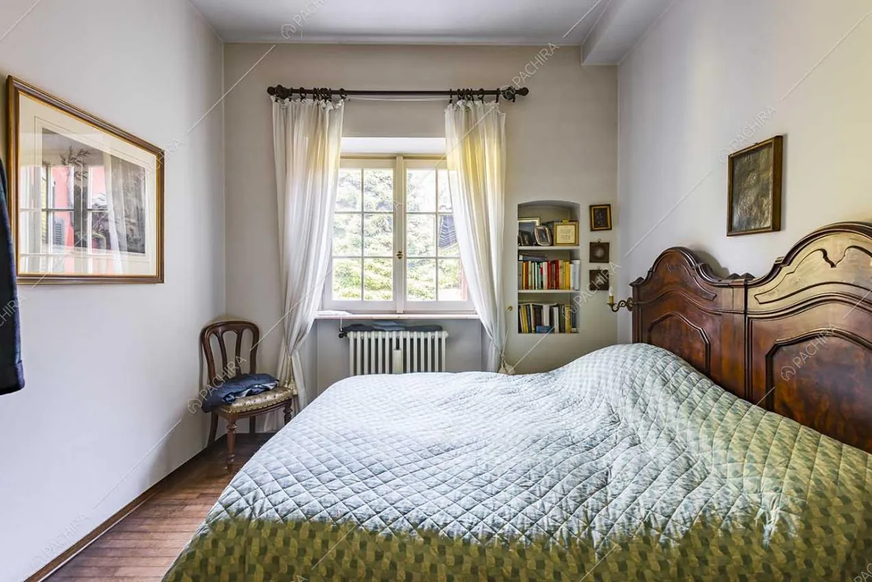 Camera da letto della villa Archibusa, location in stile classico a Como
