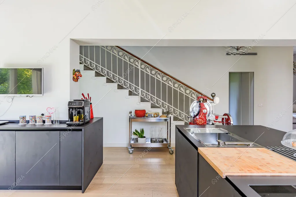 Cucina della villa Colorado, location in stile moderno a Varese