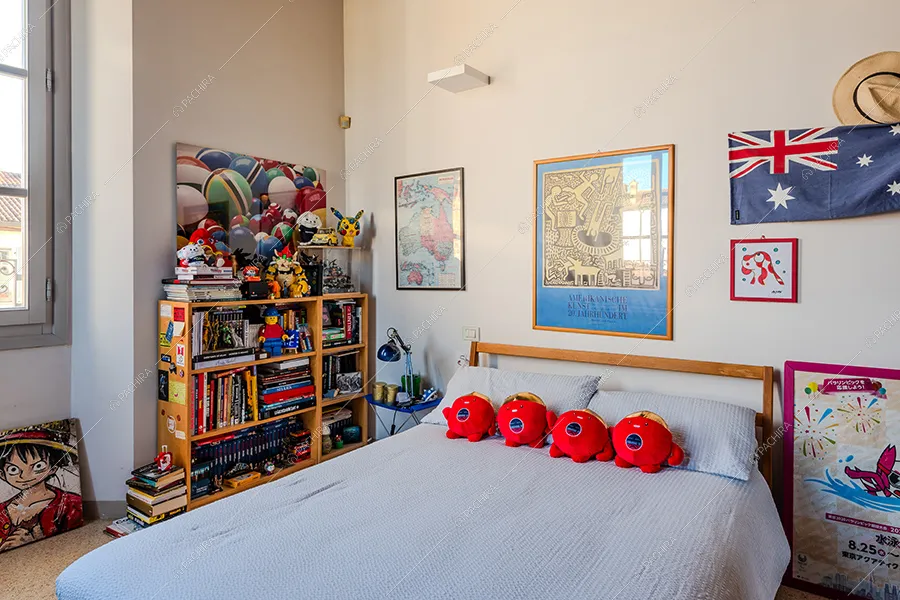 Camera da letto della villa Mayon, location in stile moderno a Milano
