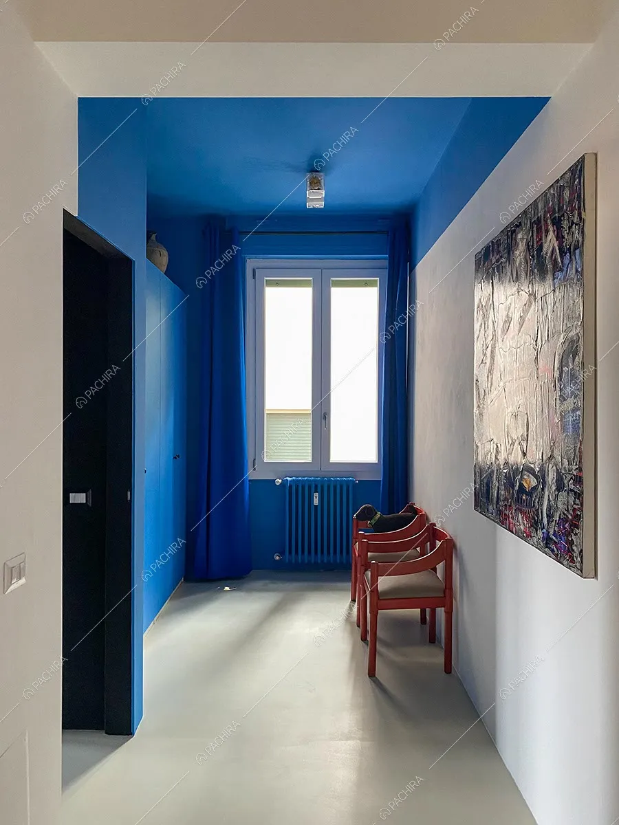 Cabina armadio dell'appartamento moderno Goro, location per shooting a Milano