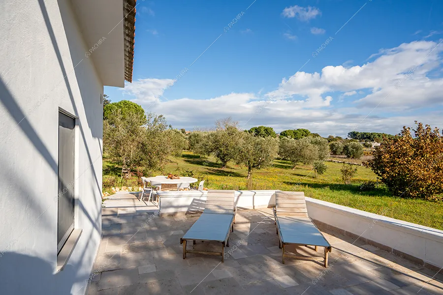 Terrazza della villa Sahel, location in stile rustico a Brindisi