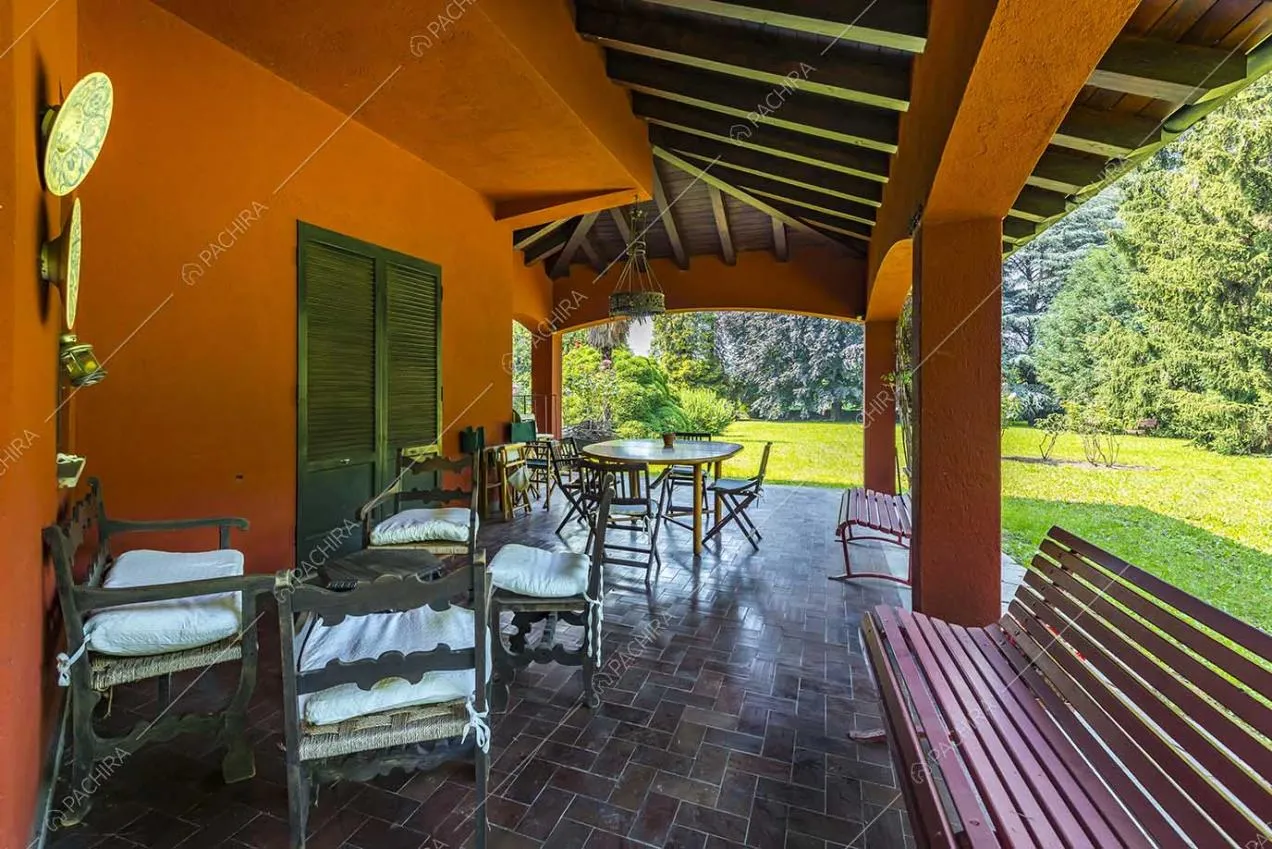 Veranda della villa Archibusa, location in stile classico a Como