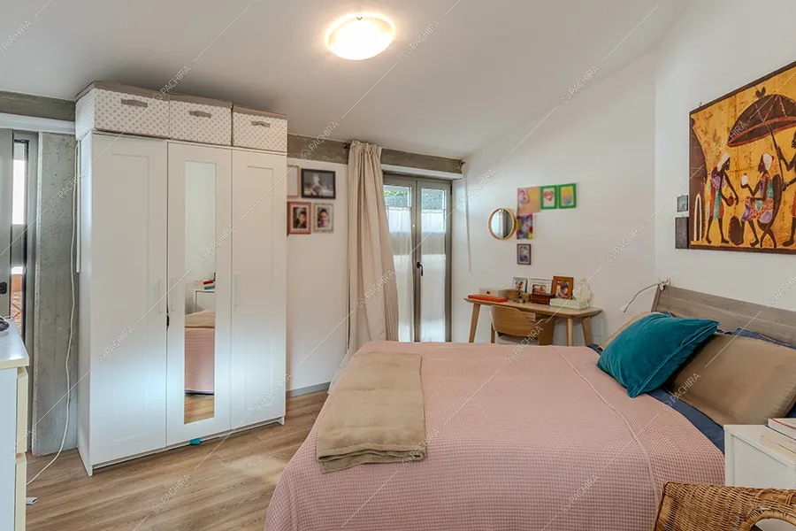 Camera da letto del loft Tocantis, location in stile moderno a Milano