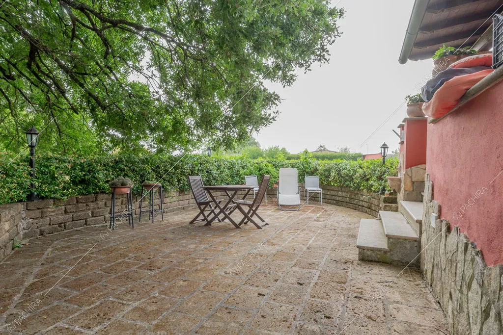 Cortile della villa Ematite, location in stile rustico a Roma