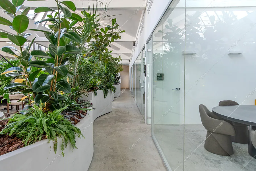 Corridoio dell'espositivo Tatra, location in stile contemporaneo a Milano