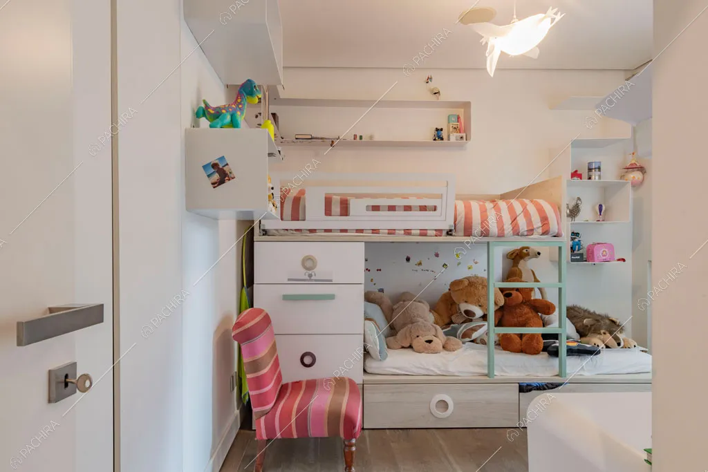 Camera da letto dei bambini nell'appartamento Sonora, location in stile contemporaneo a Roma