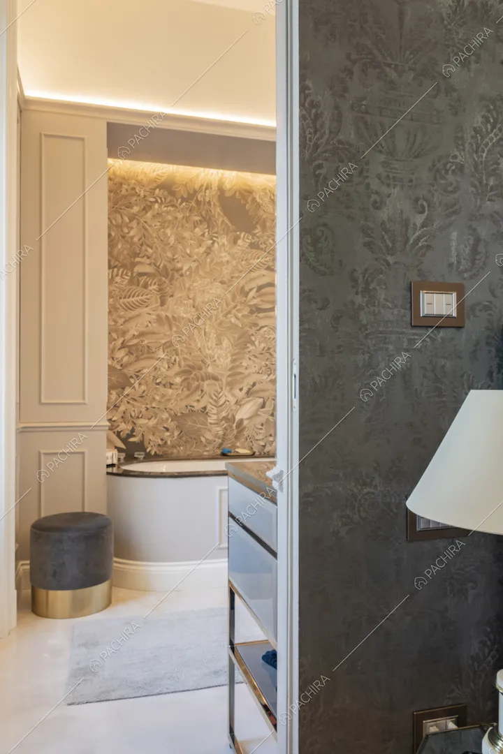 Dettaglio su bagno in marmo