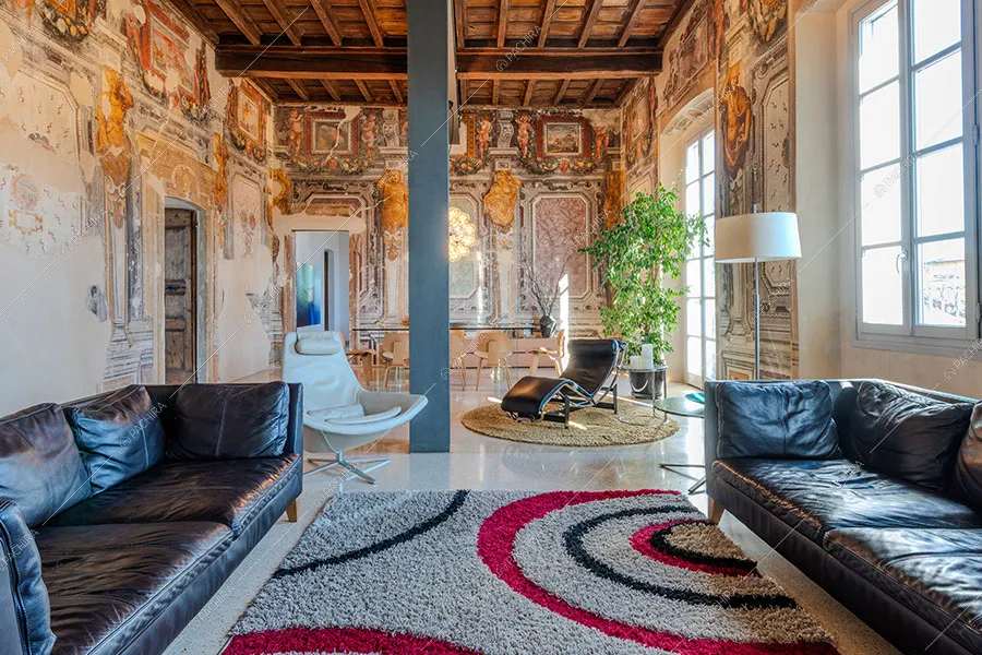 Salotto della villa Mayon, location in stile moderno a Milano