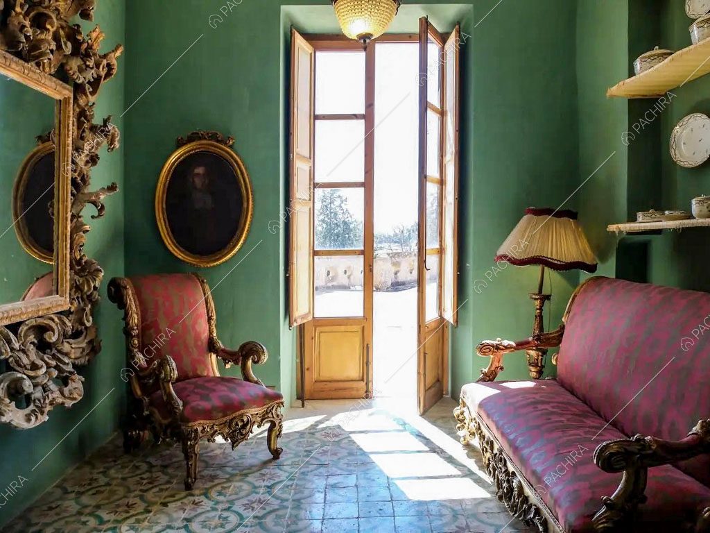 Salotto con pareti verdi della villa Tanami, location in stile classico a Palermo