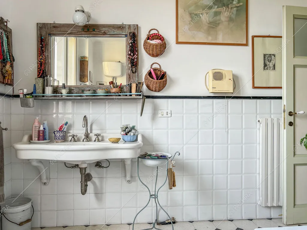 Bagno dell'appartamento Kuban, location in stile moderno a Roma