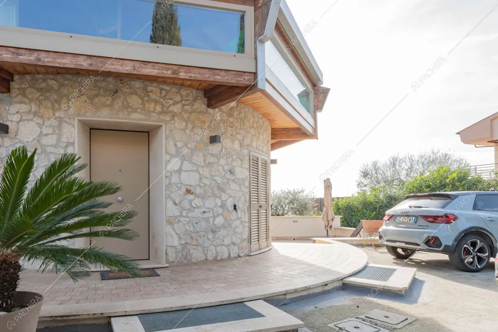 Esterni della villa Matico, location in stile contemporaneo a Roma