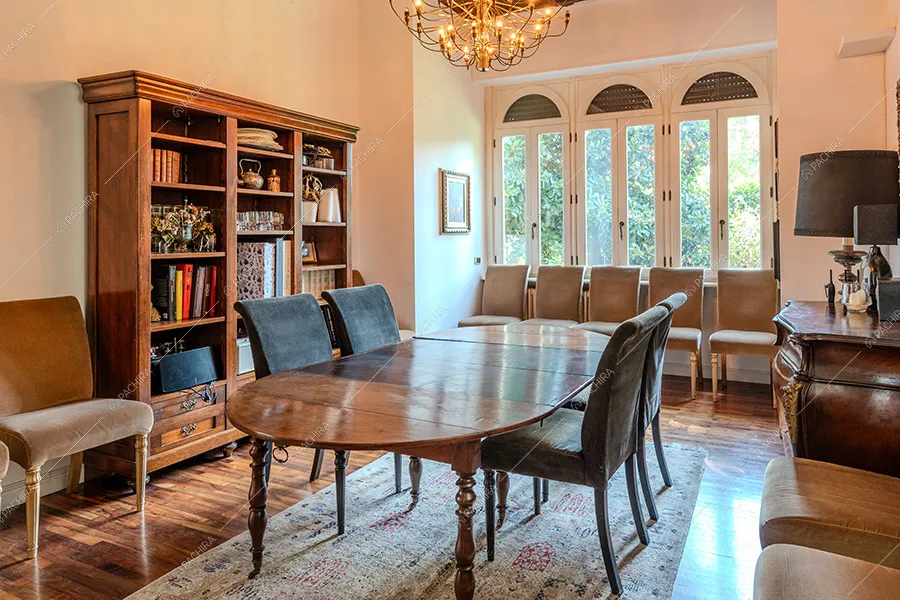 Sala da pranzo della villa Rainier, location in stile liberty a Milano