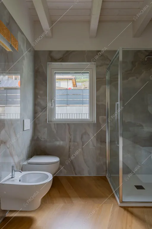 Bagno della villa Amazonite, location in stile contemporaneo a Varese