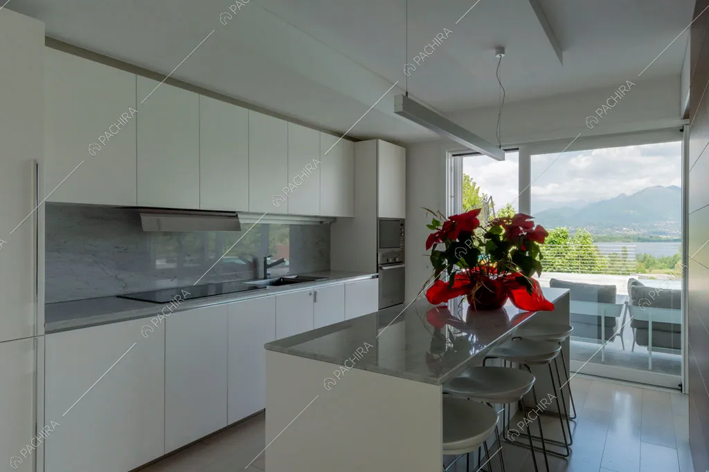 Cucina della villa Coral, location in stile contemporaneo a Como