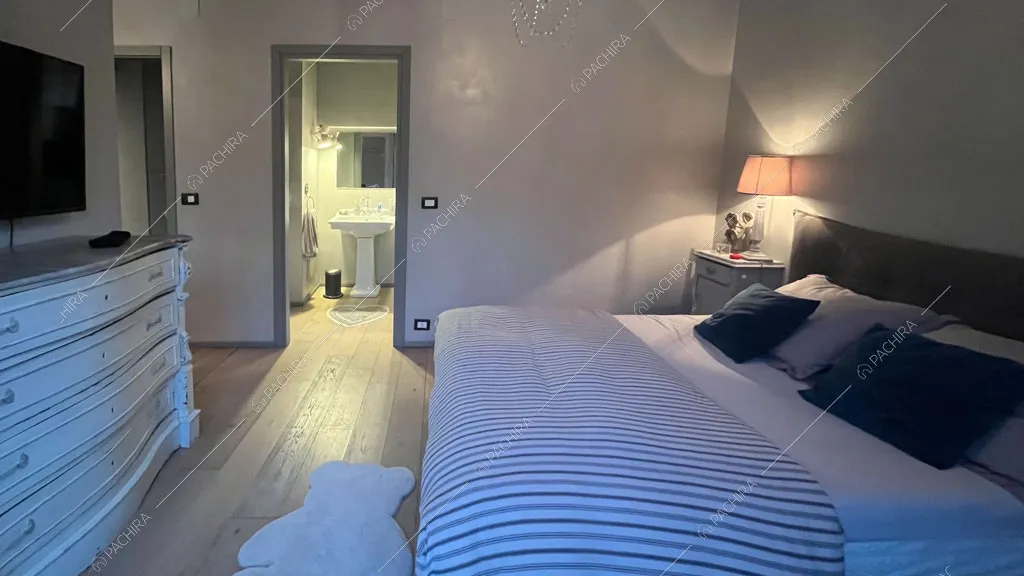 Camera da letto della villa Andesine, location in stile moderno a Roma