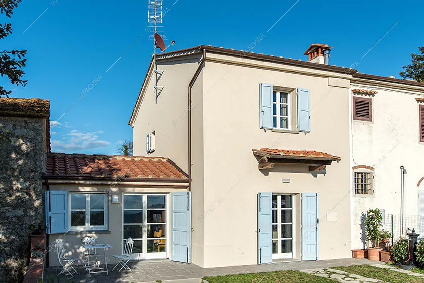 Esterni della villa Amorfa, location in stile moderno a Pistoia