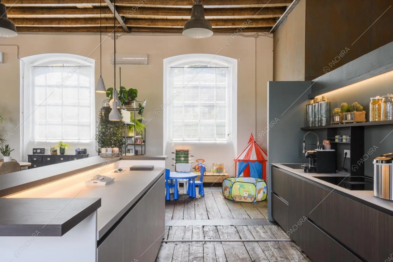 Area giochi per bambini vicino alla cucina a vista