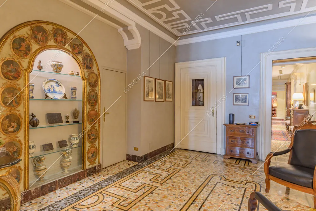 Ingresso dell'appartamento Agazzino, location in stile classico a Milano