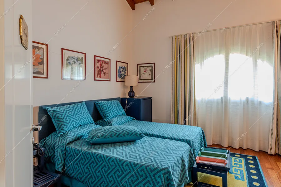 Camera da letto della villa Quito, location in stile classico a Lecco