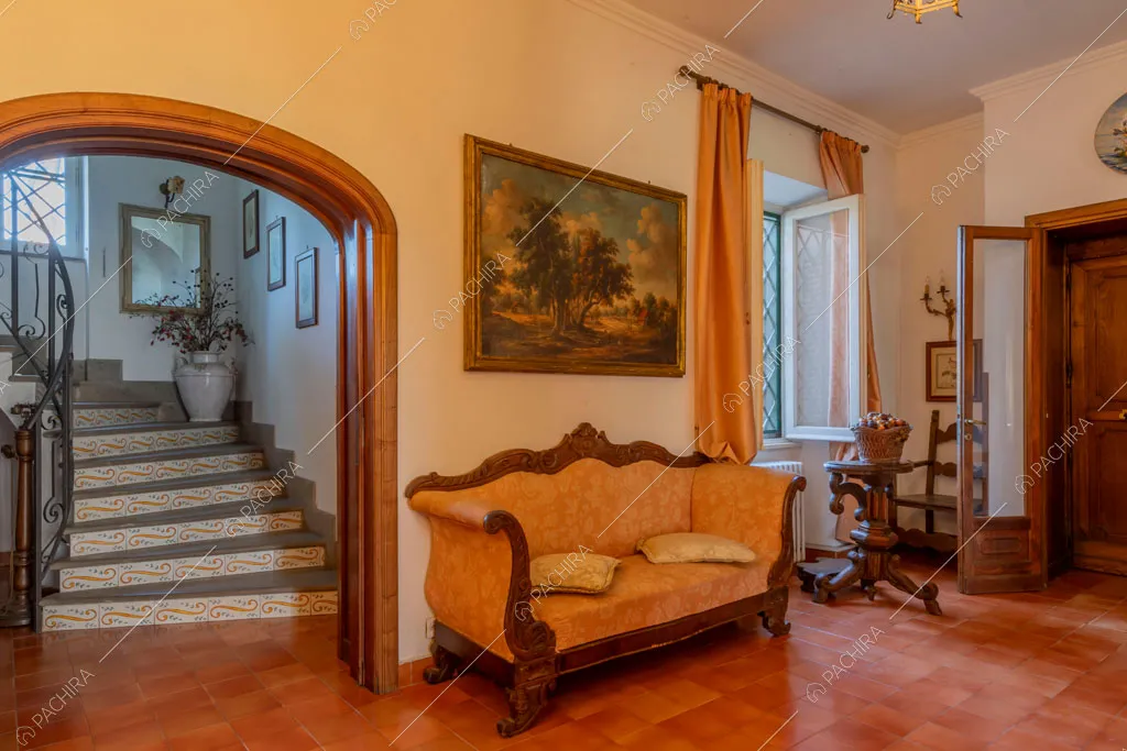 Atrio della dimora storica Logan, location in stile classico a Roma