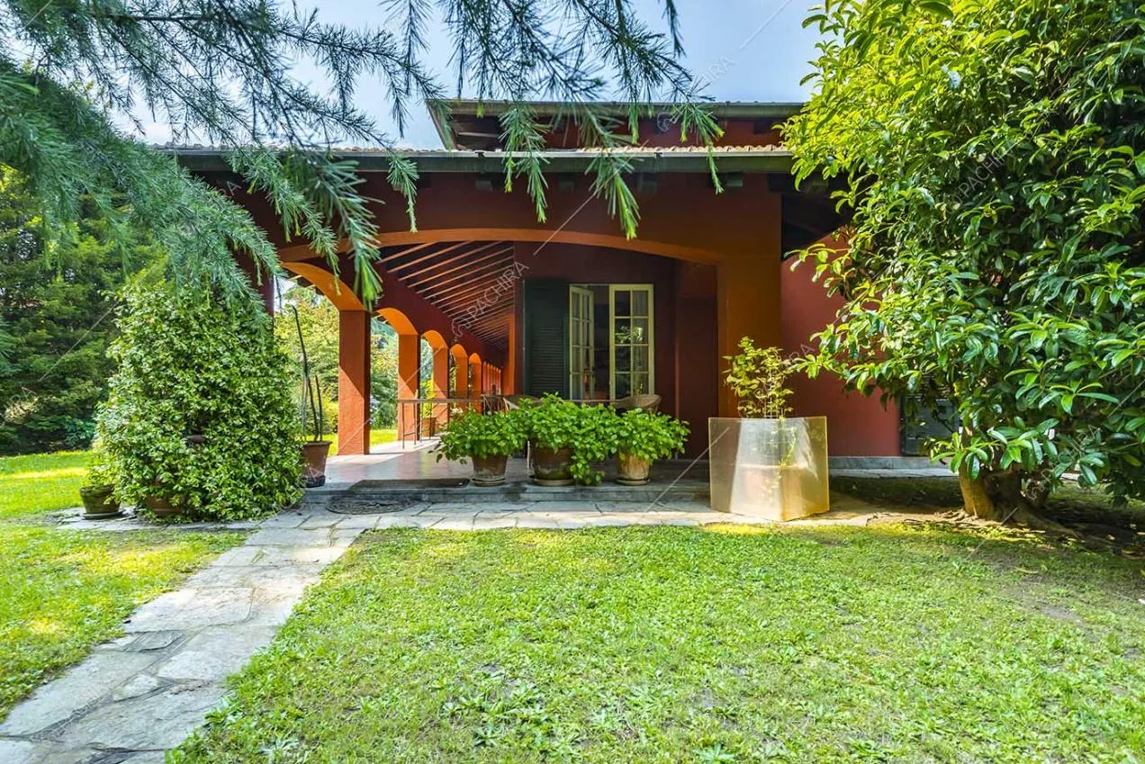 Veranda della villa Archibusa, location in stile classico a Como