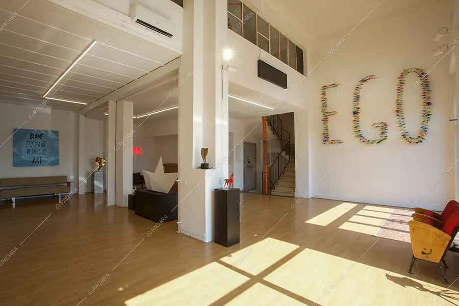 Sala dello spazio espositivo Paranà, location in stile minimal a Roma