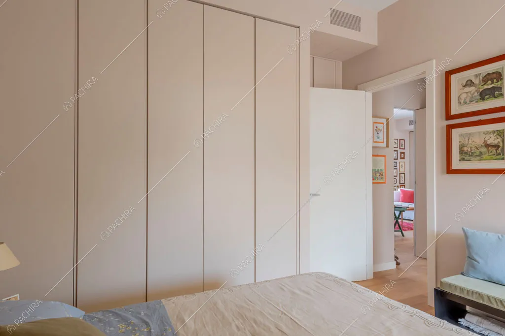 Camera da letto dell'appartamento Foehn, location in stile contemporaneo a Milano