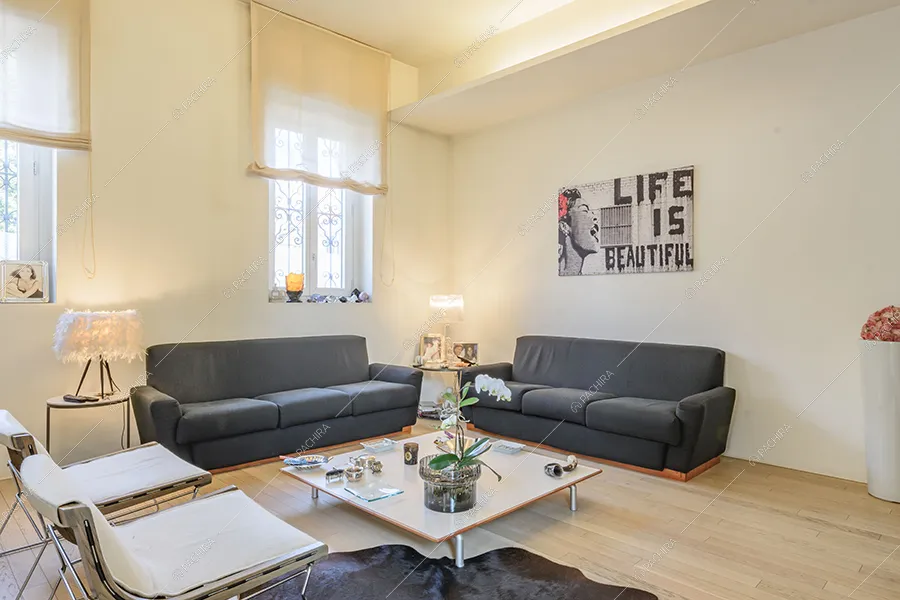 Salotto della villa Nilo, location in stile moderno a Milano