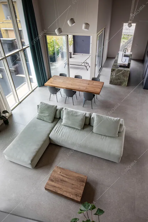 Zona living della villa Makalu, location in stile contemporaneo a Brescia