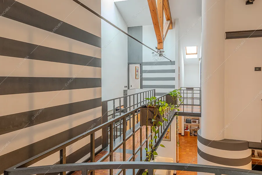 Soppalco del loft Kiku, location in stile moderno a Milano